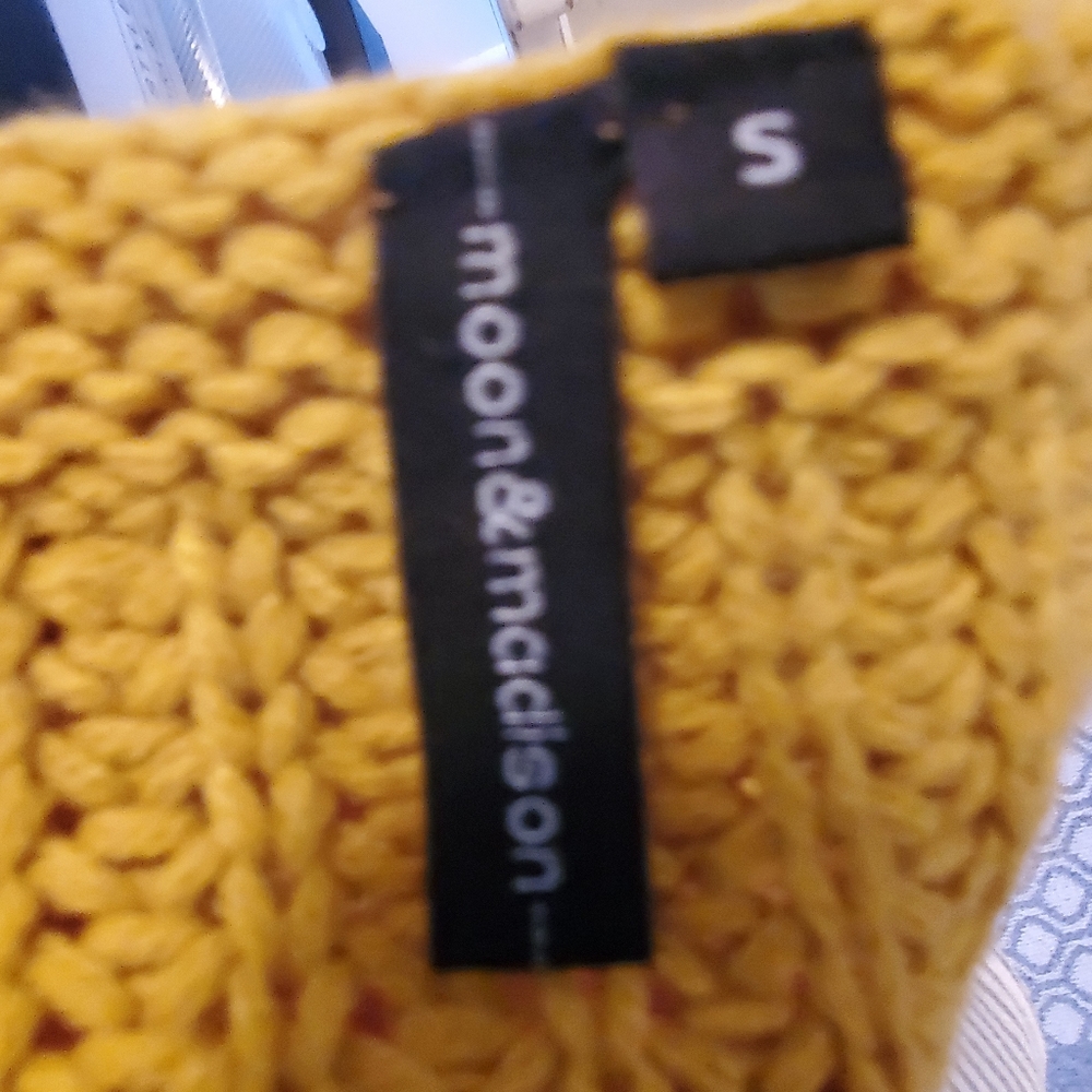 Sweater - Picture 10 of 10